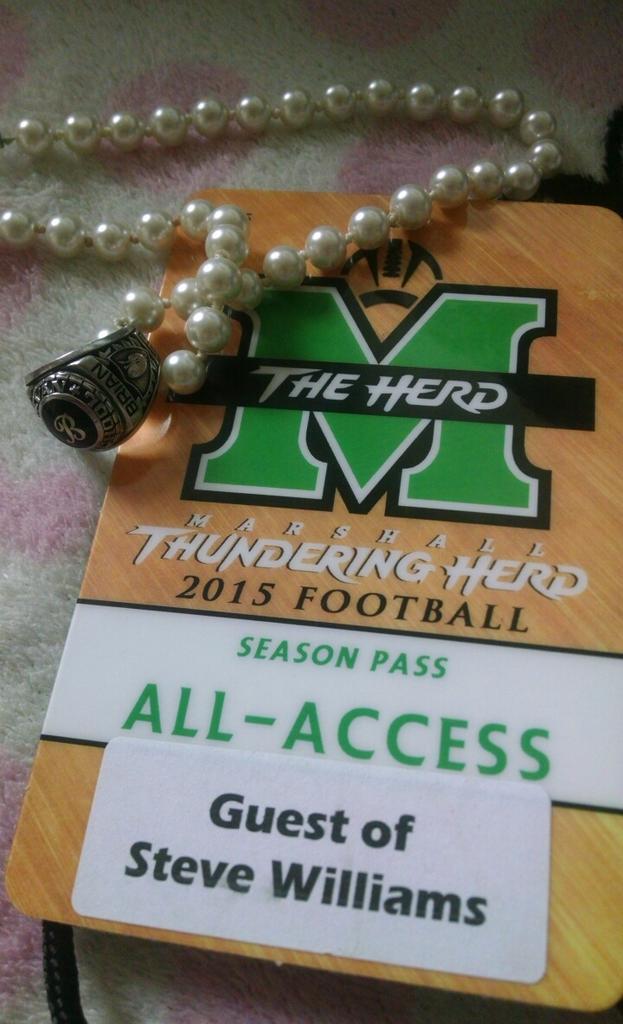 CnvntnlGrfr's tweet photo. I can't thank @HuntingtonMayor enough for making it possible to spend some extra time with my dad! 💚🏈🐂 #BeHerd https://t.co/AXoOXQi3i3