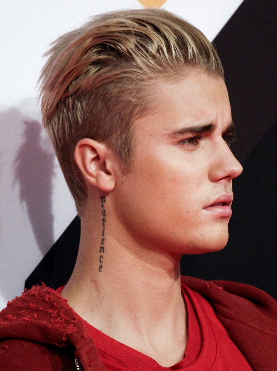 JustinTeamITA's tweet photo. Foto di Justin Bieber sul red carpet degli #MTVEMA! #12

#EMABiggestFansJustinBieber https://t.co/bltn0K3RWo