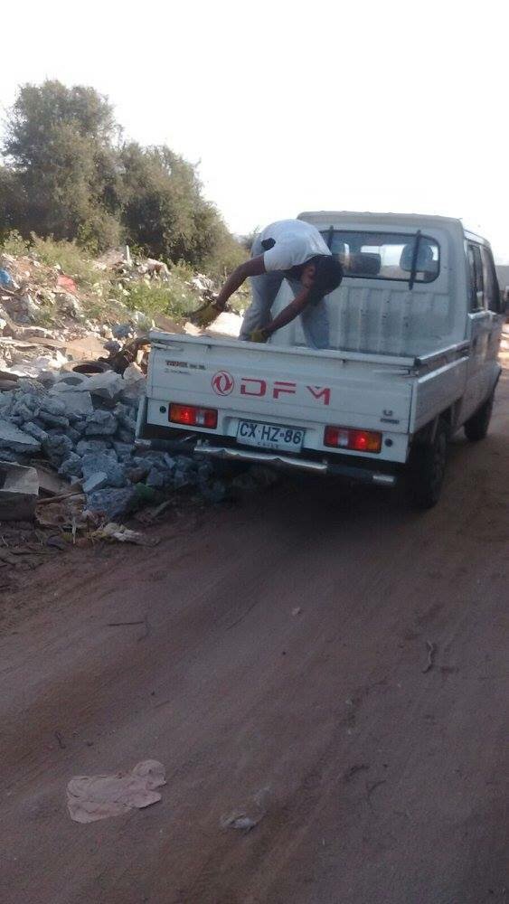 HernandezGuido's tweet photo. #Funemos a este personaje que tira #Basura a metros de viviendas en Las Lomas de San Ramón. https://t.co/j2A1nchKNr