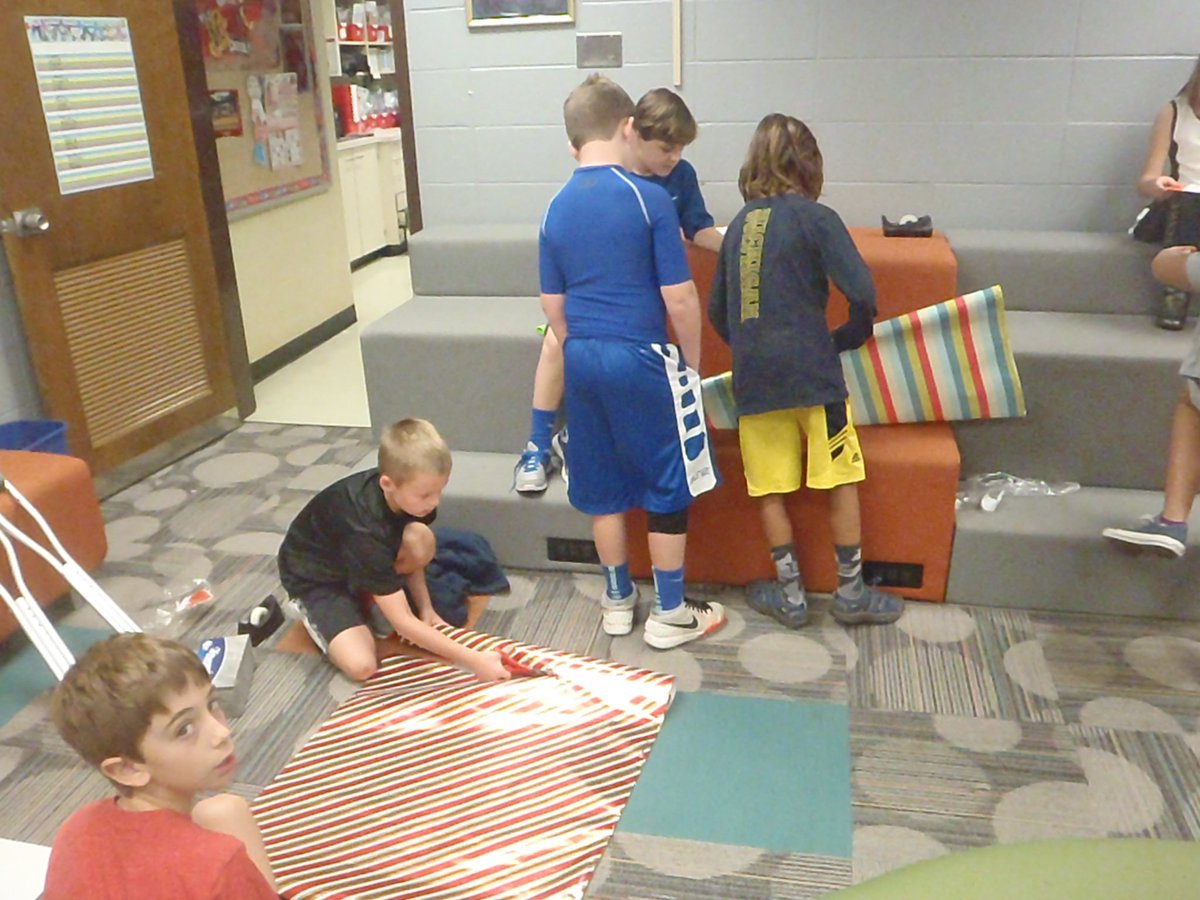 JoniOvercast's tweet photo. WOW--100+ kids working in Stud. Govt. honoring veterans & preparing SHOP and SHARE at Christmas--#EmpowerEngageExcel https://t.co/X8Aj02ZBa2