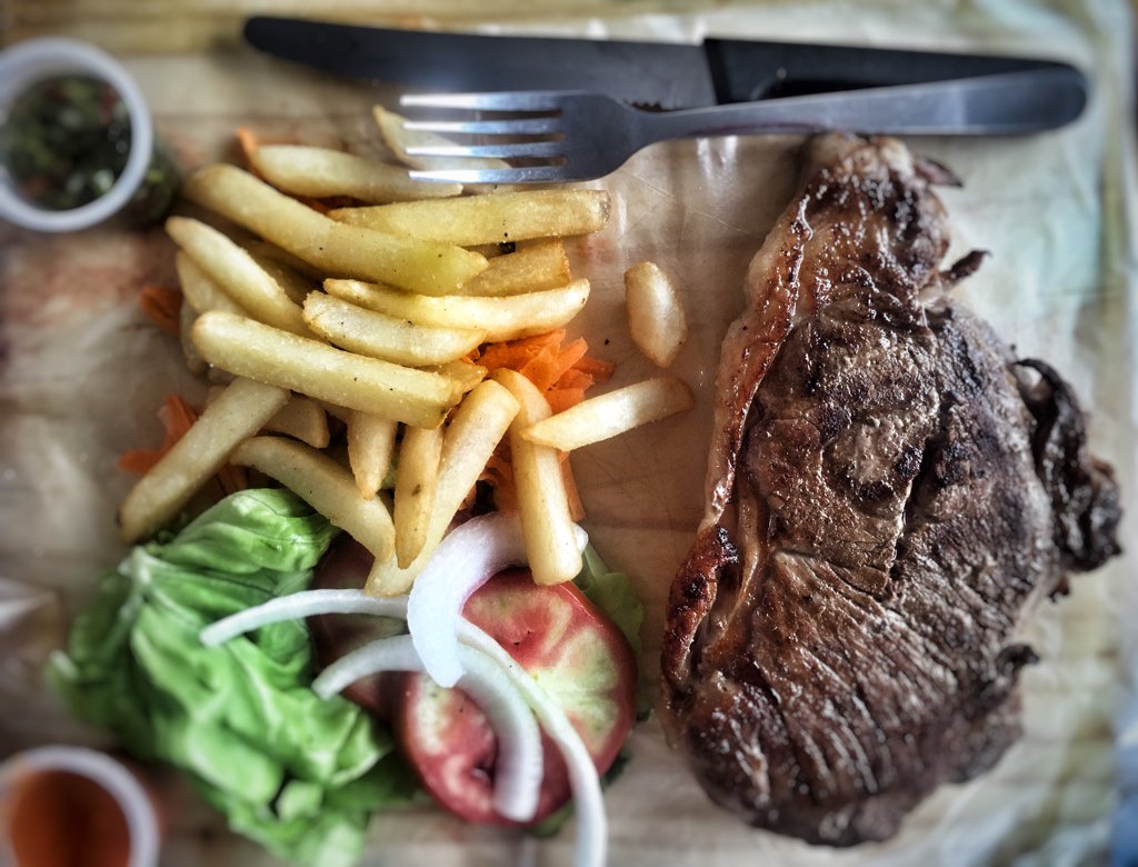 Un entrecot uruguayo de <a href="/LavaleUy/">LA VALENTINA</a>. Te esperamos en #Local777 hasta las 6. ¡Buen provecho!