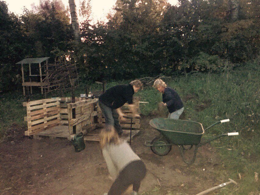 Help de bodem en composteer eigen gftafval. Samen met je buren #buurtmoestuin #buurtcompostproject #jaarvandebodem