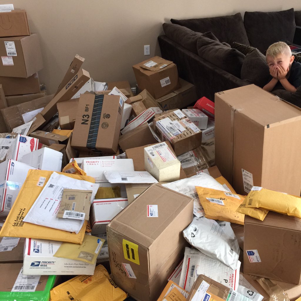 RomanAtwood's tweet image. A sample of tomorrow's vlog!! Look at Kane! Haha