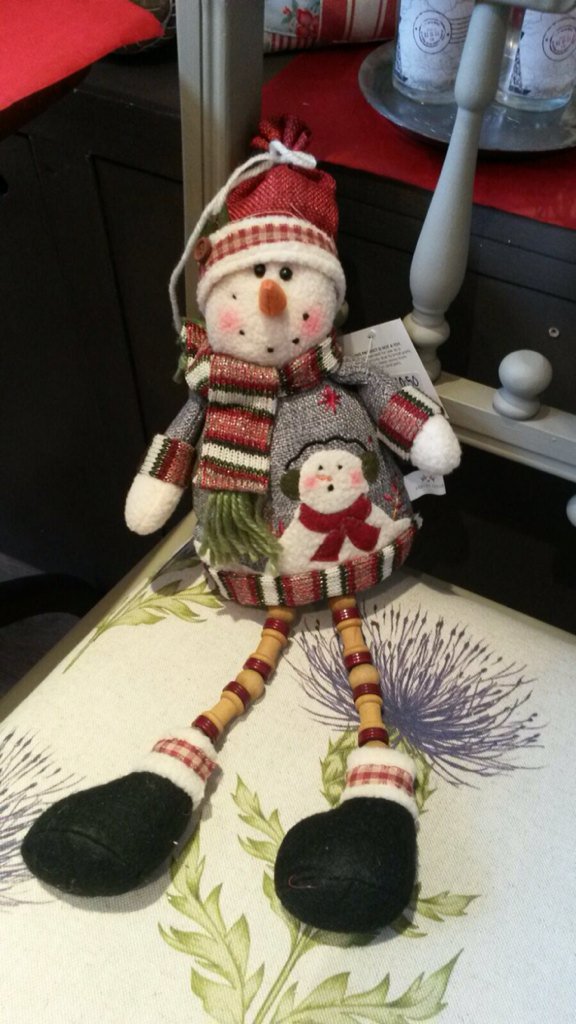 rosyinteriors's tweet photo. Christmas at everything's rosy Buxton https://t.co/jZVzPRkDlR https://t.co/vrKGk0JOMV