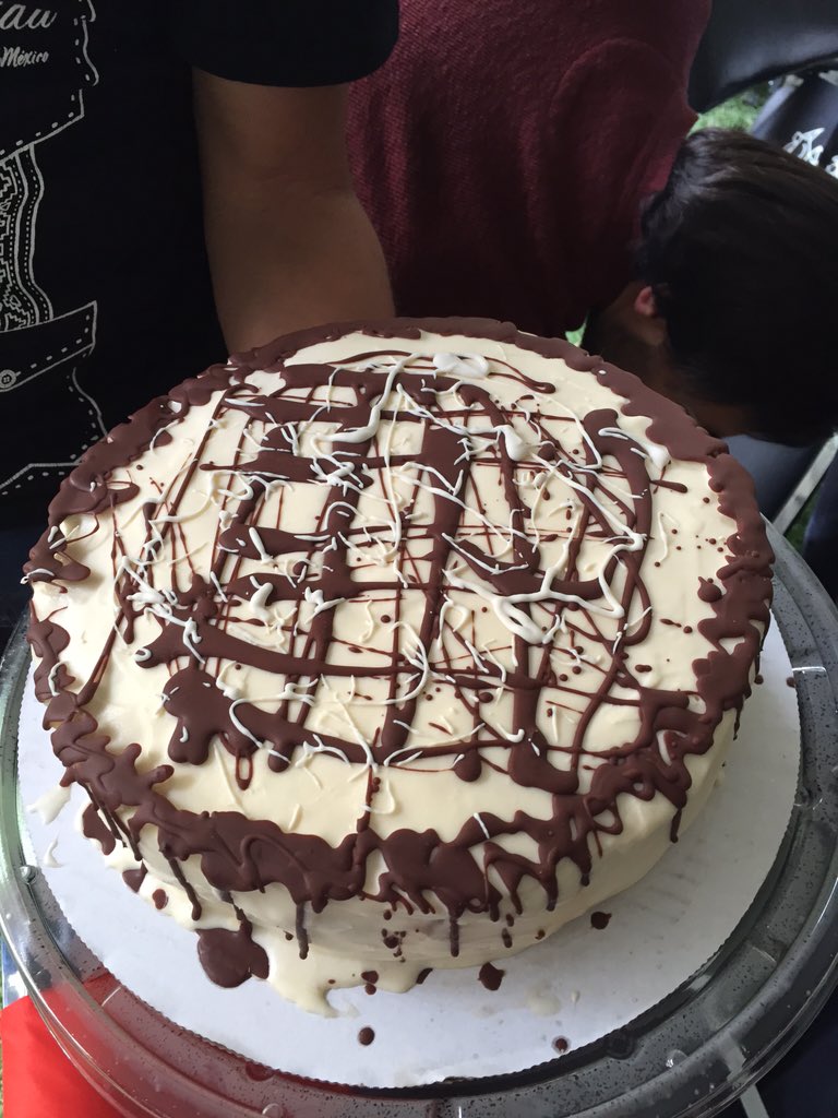 DreyersDF's tweet photo. Pastel de helado de nuez con caramelo. https://t.co/DigISrGrn0