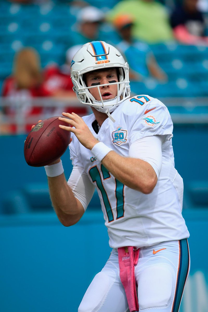 SportsCenter's tweet photo. Ryan Tannehill sets new NFL record with 25 consecutive completions.

He passes Donovan McNabb's record of 24. https://t.co/6cvQ8ja9SC
