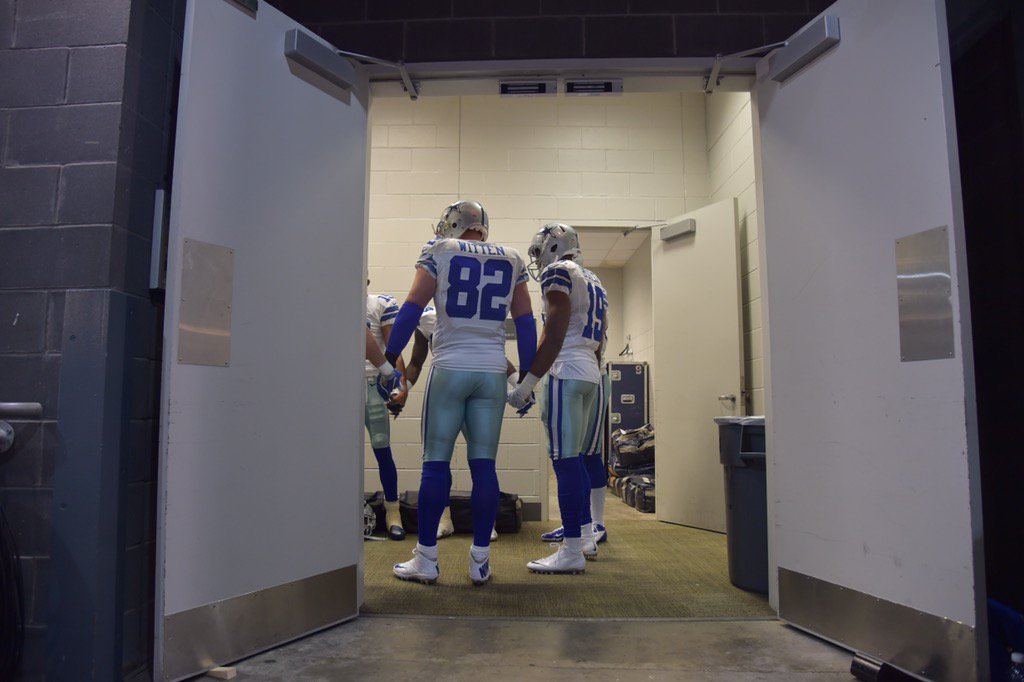 dallascowboys's tweet photo. Pregame prayer #DALvsNYG https://t.co/3OncngvSFA