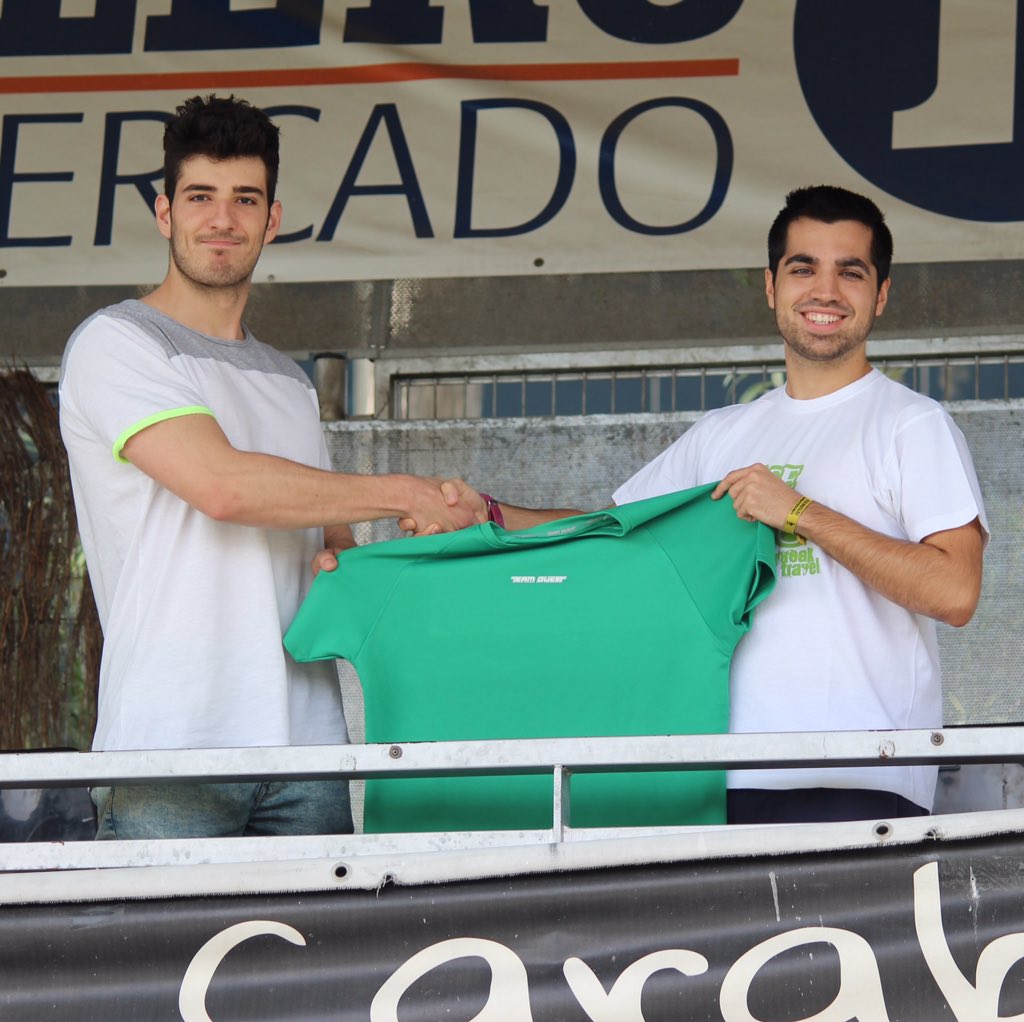 UrbasurF7's tweet photo. Presentando a @buba_ruben 3 veces campeón de la ChupitosLeague en @Loschavalesss : "voy a tajarme como el que más" https://t.co/ZICRTUGv4R