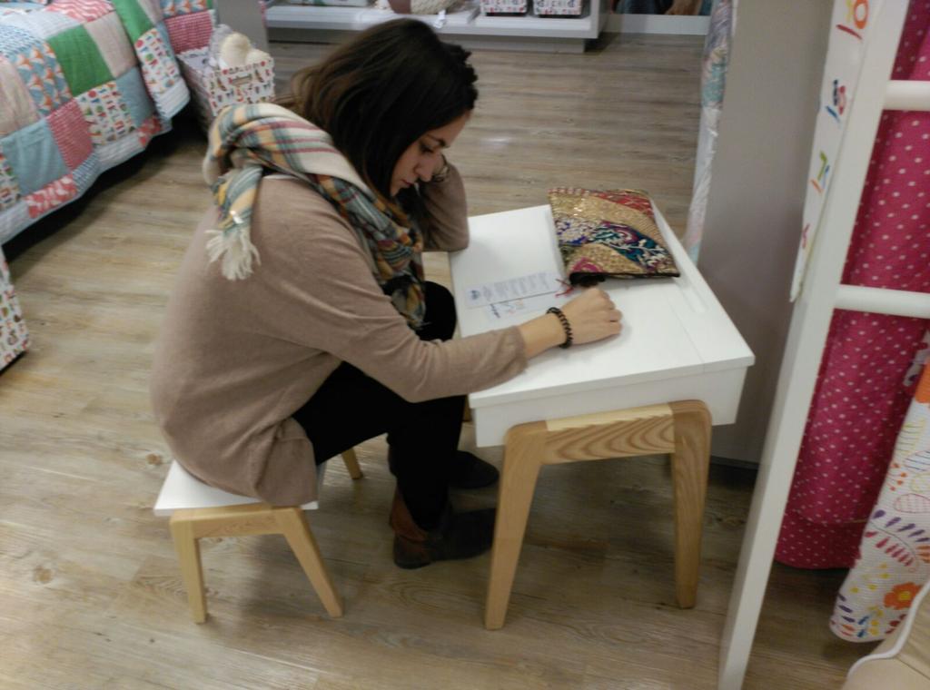 Milanotown's tweet photo. Hoy hemos castigado a @Raquel_Furbon estudiando las oposiciones de Canarias. https://t.co/y6CyaXsEzX