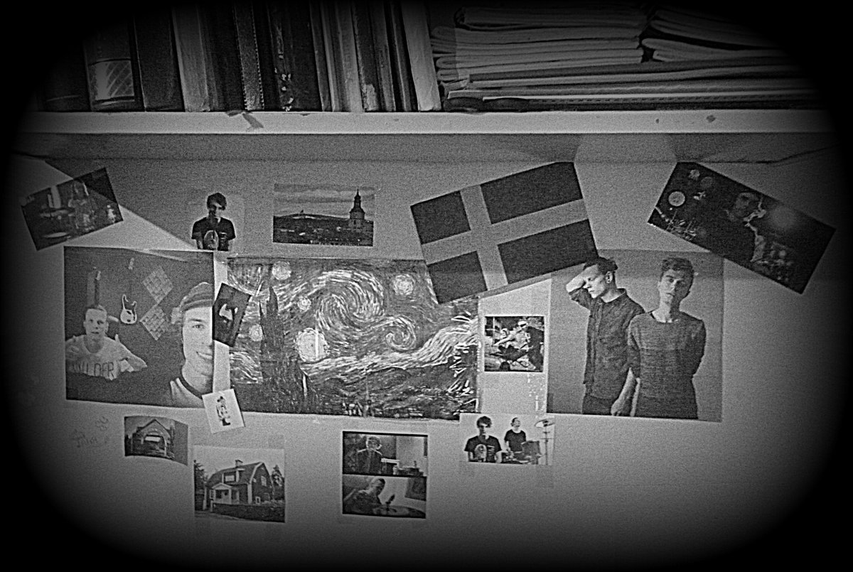 EpicSona's tweet photo. Pam-param-pam-pam
Just my wall in the hostel😃
#twentyonetwo #favband #thestarrynight #studentlife https://t.co/P15tZXwPyA