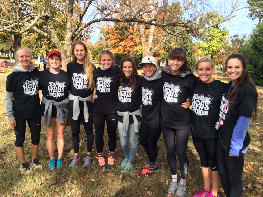 ArkansasSAA's tweet photo. Thanks to Women's @RazorbackTF for coming out to support the #ColorThoseHogs5k to kick off #UARKHomecoming! https://t.co/VB2M096DDH