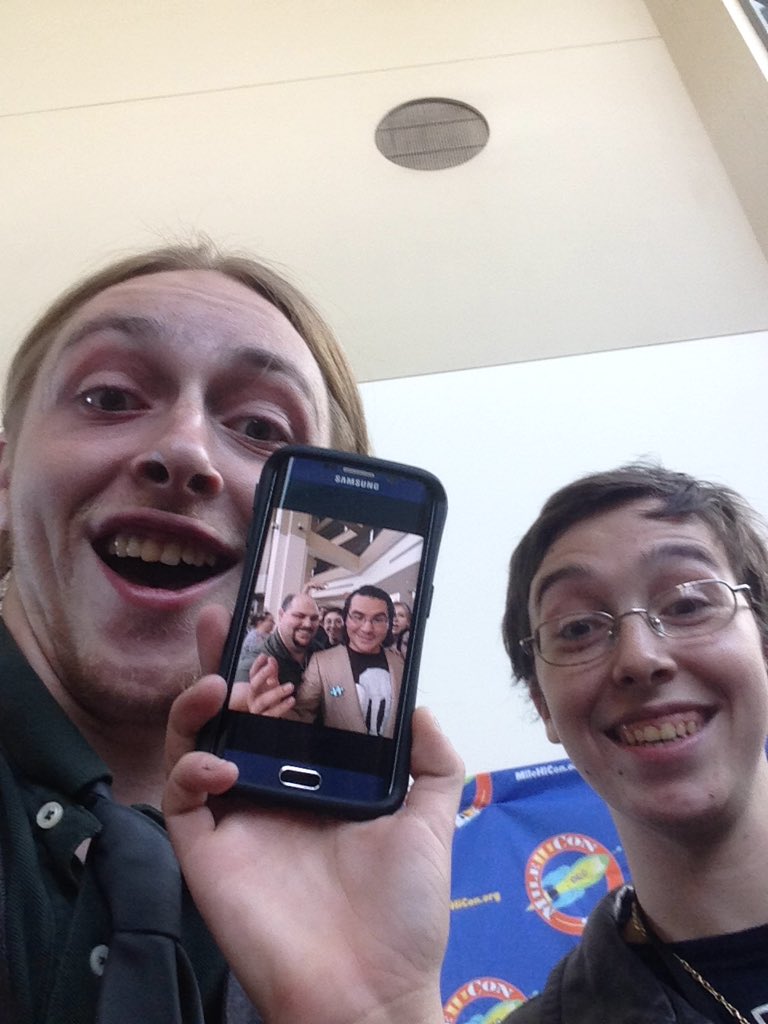 ShadowwWiseacre's tweet photo. @ClarkXDowling @avistrumacademy @OliverMcnulley @MileHiCon #colubrae #enigmus #selfie #selfieofaselfie https://t.co/bibftWdPCn
