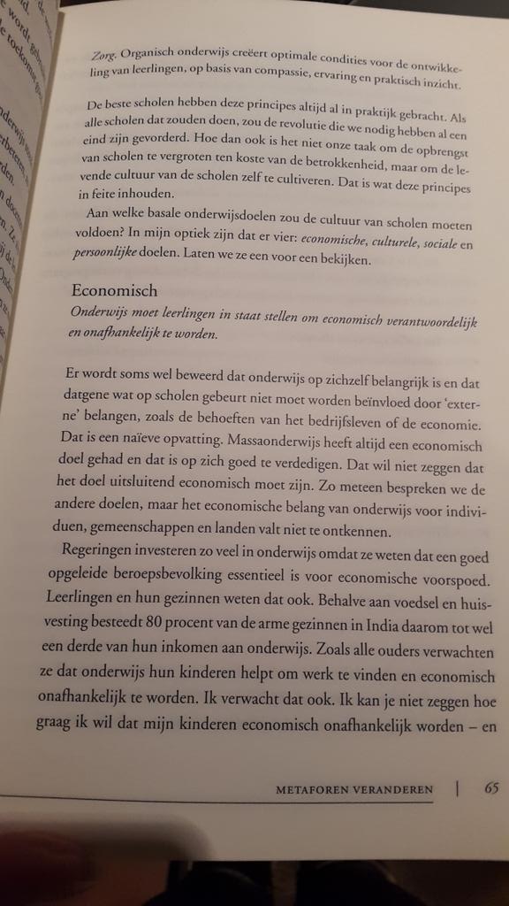 ClaireBoo's tweet photo. 4 doelen vh onderwijs volgens @SirKenRobinson #doelonderwijs #onderwijs2032 https://t.co/Aecwr2BsiK