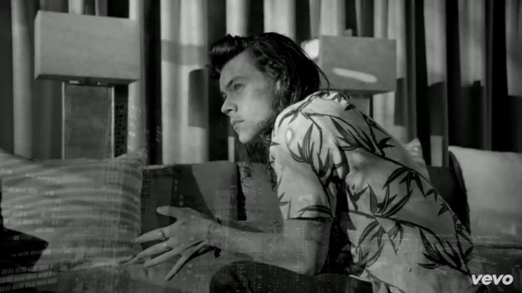 jessicacurran_'s tweet photo. Just watch Perfect twice in a row. 💗@onedirection #PerfectMusicVideo #PerfectHadMeLike 😍 https://t.co/xF1jE4Dekm