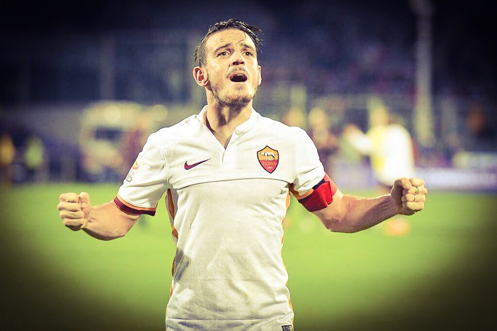 Florenzi's tweet photo. Sacrificio e gruppo...così si vincono queste partite!!! FORZA ROMA!!! https://t.co/rqB4vDT45Y