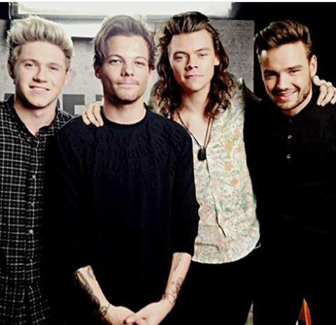 WorldNotes1D's tweet photo. 15 minutos más para votar! Cada RT equivale a un voto. ~NH. #EMABiggestFans1D https://t.co/OPKKEgMi0q