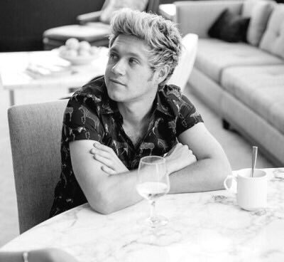 German1DTeam's tweet photo. RT FOR NIALL #EMABiggestFans1D https://t.co/sTlkRAgQ2o