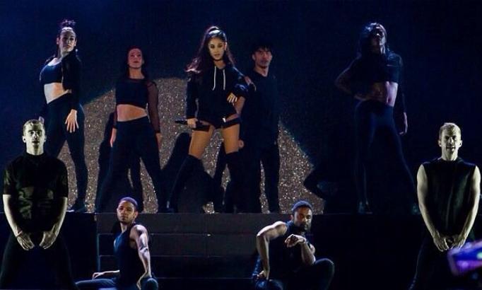 Ariana_GIAW2312's tweet photo. -NEW PHOTO - 
@ArianaGrande 
Definitely my squad!!
#focus 
#weavesnatcher 

1..2..3.. c'mon Guys!!! https://t.co/SizjPQIjoD