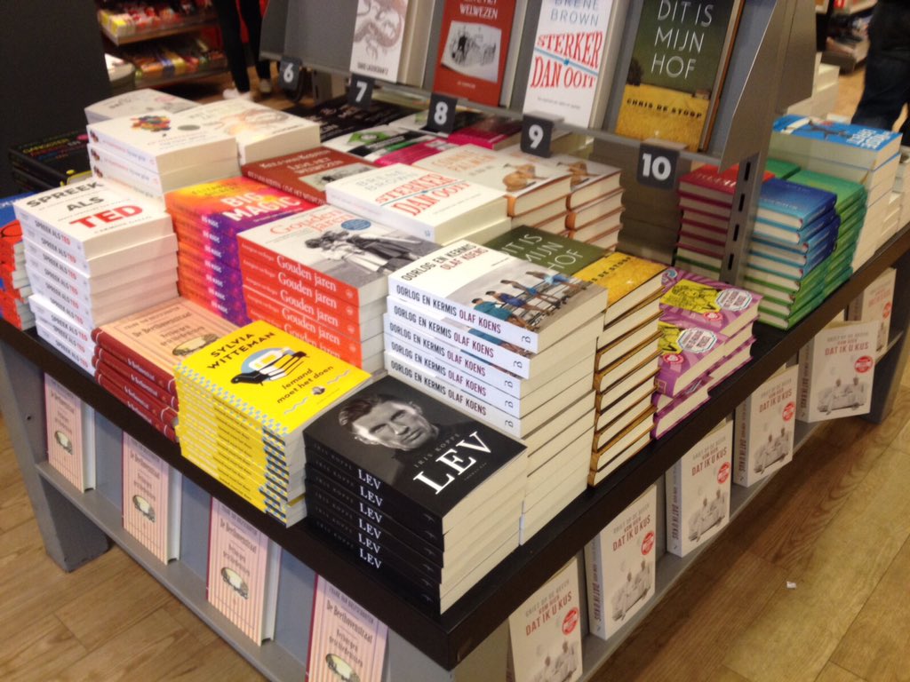 IrisKoppe's tweet photo. Zeer blij met het verschijnen van mijn nieuwe boek LEV! Nu in de boekhandel #lev #thomasrap #oekraine #voetbal https://t.co/p1MsANMf66