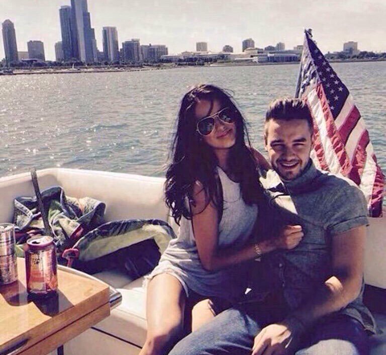 facesonfilme's tweet photo. namelesslovely: RT NarryMyDream: RT FOR SOPHIAM
#EMABiggestFans1D
#VoteOneDirectionEMA https://t.co/Q2bxCgnCY6