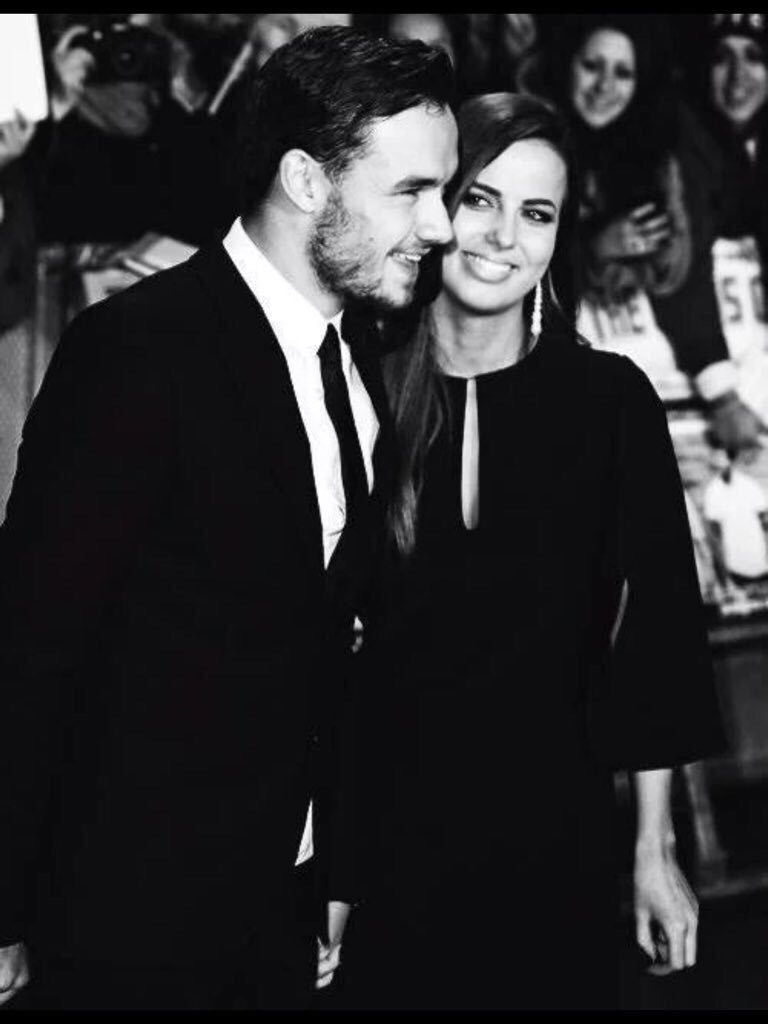 facesonfilme's tweet photo. namelesslovely: RT NarryMyDream: RT FOR SOPHIAM
#EMABiggestFans1D
#VoteOneDirectionEMA https://t.co/Q2bxCgnCY6