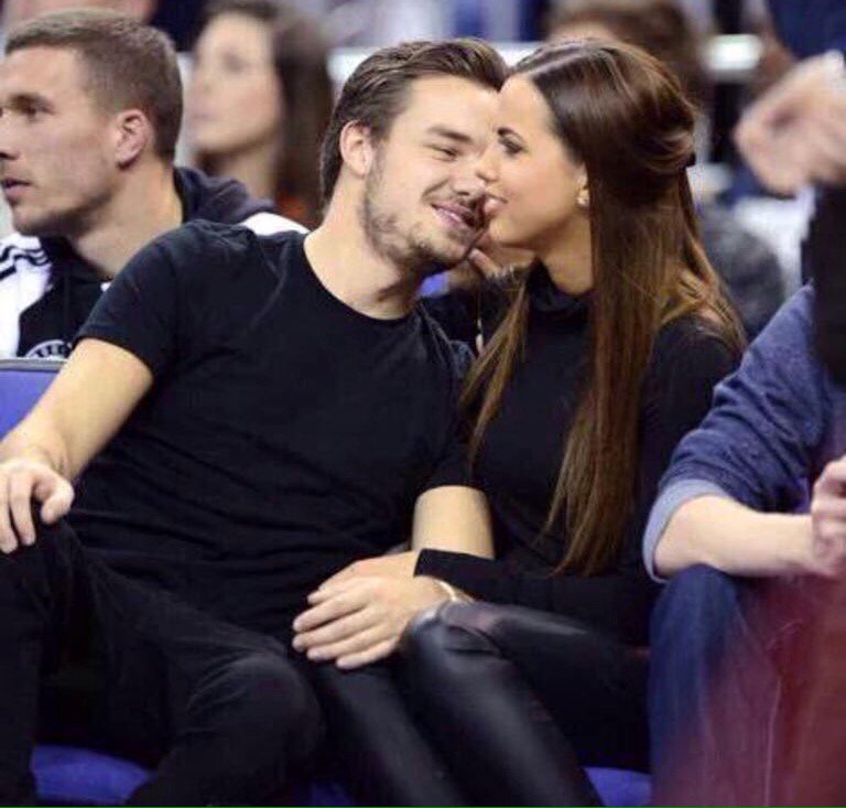 facesonfilme's tweet photo. namelesslovely: RT NarryMyDream: RT FOR SOPHIAM
#EMABiggestFans1D
#VoteOneDirectionEMA https://t.co/Q2bxCgnCY6