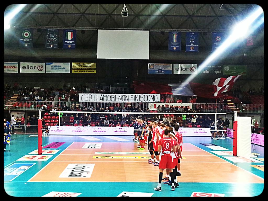 FedericaR86's tweet photo. Certi amori non finiscono,fanno dei giri immensi e poi ritornano! @volleypiacenza #noisiamoancoraqua #siricomincia https://t.co/WhkRctmtAE
