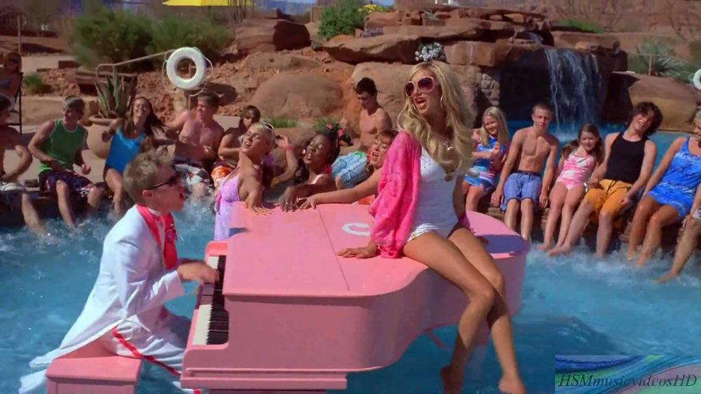 Mr_Chris_Jones's tweet photo. If I was at Judges Houses with a pool at my disposal, my performance would look something like this #XFactor https://t.co/PTe3GkuCmF