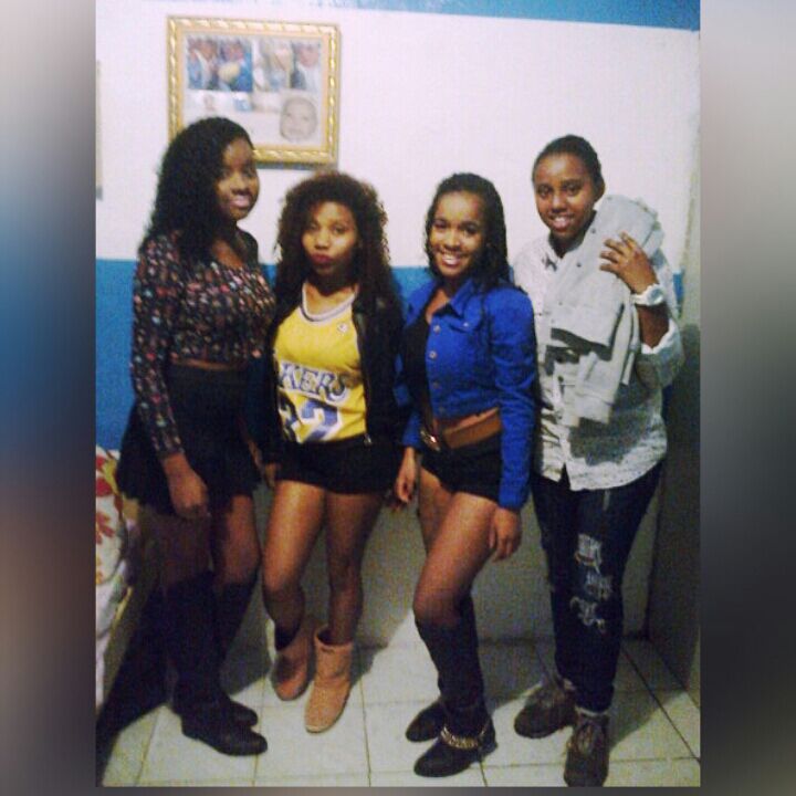 mairacandida30's tweet photo. Sobre ontem a noite nda a declara👌👢🍻
Derretemos😂👌 @viih_saldanha @kih_hawler #kerolyn https://t.co/W2Q2iCeE2D