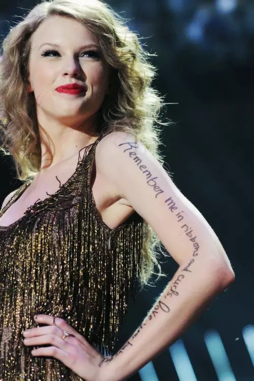 baekxingyeon's tweet photo. Speak Now siempre será mi era favorita💜 Es un álbum mágico✨cada canción del álbum es grandiosa💫#5YearsOfSpeakNow https://t.co/mMdBBDT91W