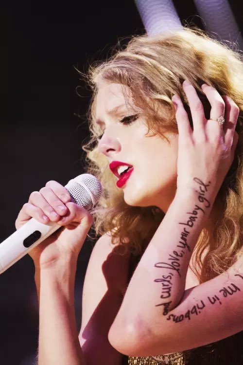 baekxingyeon's tweet photo. Speak Now siempre será mi era favorita💜 Es un álbum mágico✨cada canción del álbum es grandiosa💫#5YearsOfSpeakNow https://t.co/mMdBBDT91W