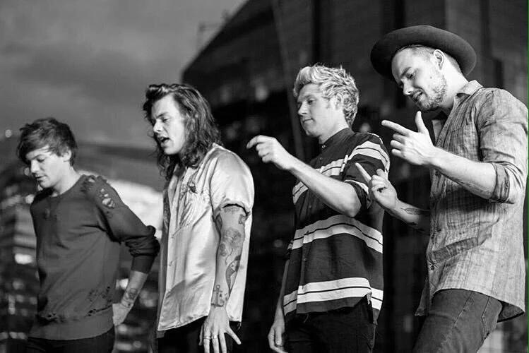 faithin28's tweet photo. RT TO VOTE 

#EMABiggestFans1D https://t.co/181uFbVmgM