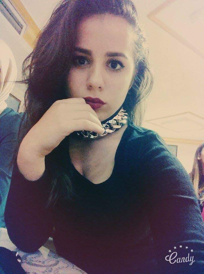 Düğünlerede giderim :Adadad