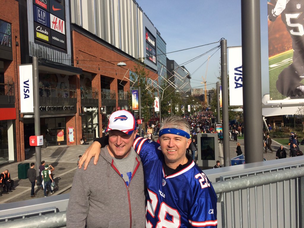 WDunn36's tweet photo. @dcjanus @bwileyone Daryl and Mr. Wiley!!!! #BillsInLondon https://t.co/rIE8Oym362