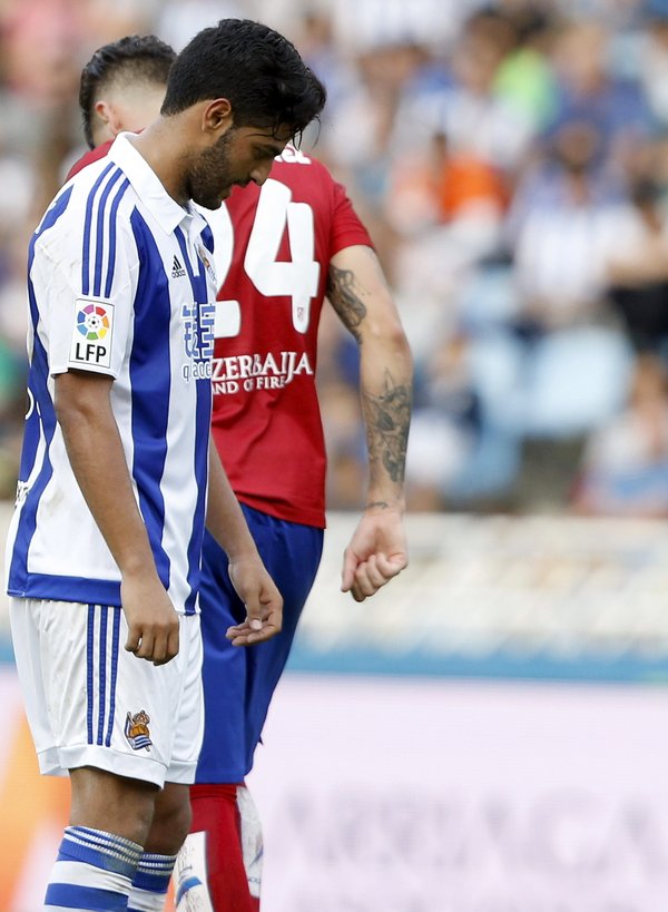 Milenio's tweet photo. "Chicharito" y Vela: diferencias irreconciliables; por José Ramón Fernández de Quevedo https://t.co/lONWGjQF2n https://t.co/F8wgP6vRmD