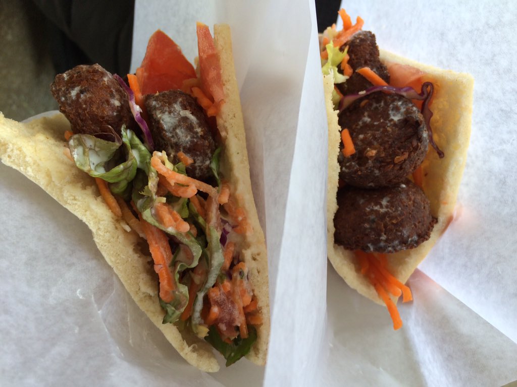 cynthia_ima's tweet photo. Food and beverages #ChefAbdala @inesdelossantos @foodtruckst #foodtruckstation @vaceramica https://t.co/Q4XKDldhrt