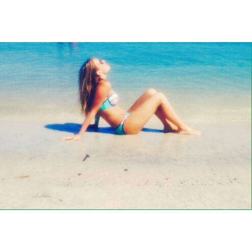 charln41's tweet photo. Sunshine 😅❤️💋 https://t.co/B5gPQKxejK