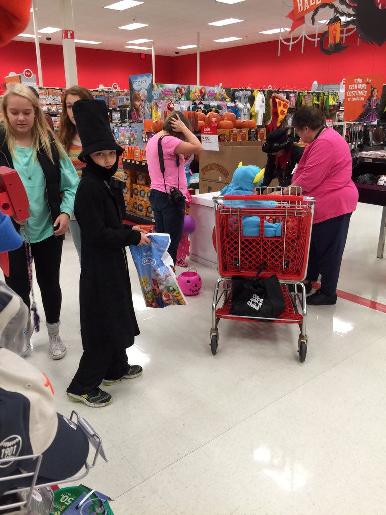 noodlez16's tweet photo. The team did a great job with the #spooktackular event today at 1482 @EvanPresler https://t.co/o5bcqLsblV
