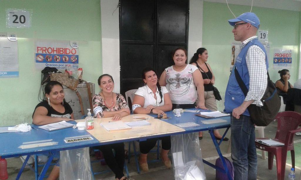 Oacnudh_GT's tweet photo. @Oacnudh_GT saluda participación de mujeres como presidentas y secretarias en Centros de votación. #Elecciones2015 https://t.co/nQtcXH3ehK