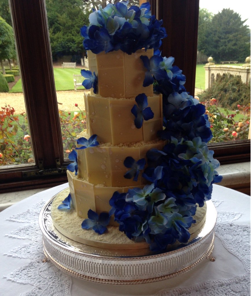temptedby's tweet photo. A beautiful wedding cake using silk flowers. A stunning venue too at Harlaxton https://t.co/oNDhdFx6Gd