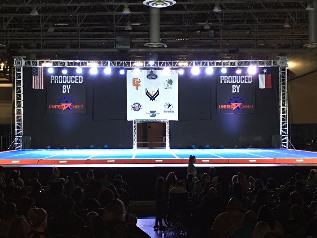 cheerUPDATES's tweet photo. We've arrived at the HOUSTON SUPER 7 showcase! https://t.co/7Td24xbpF8