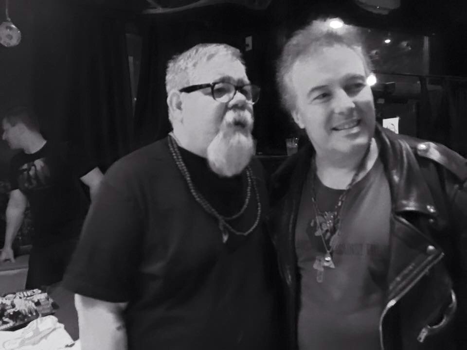garysamdoll's tweet photo. Jello was real nice the other night. Family like, really. We met in 1980.
Families are a choice, I think. https://t.co/EyT9CWKXHJ