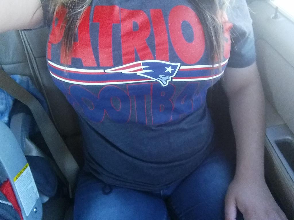 SandraDear23's tweet photo. Big win today for #NewEnglandPatriots #6AndOh #Undefeated #PatriotsFootball https://t.co/ppWpmiZwqX