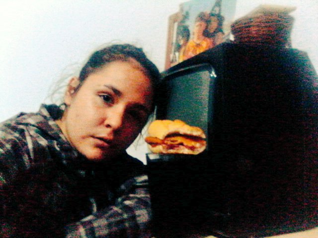 MaaRiia93983038's tweet photo. A cena sa dixo loko, mi bocadillo de media barra a encojio😂 #Bn #MuyMora #MñnScuela https://t.co/BMnMqfMzkY