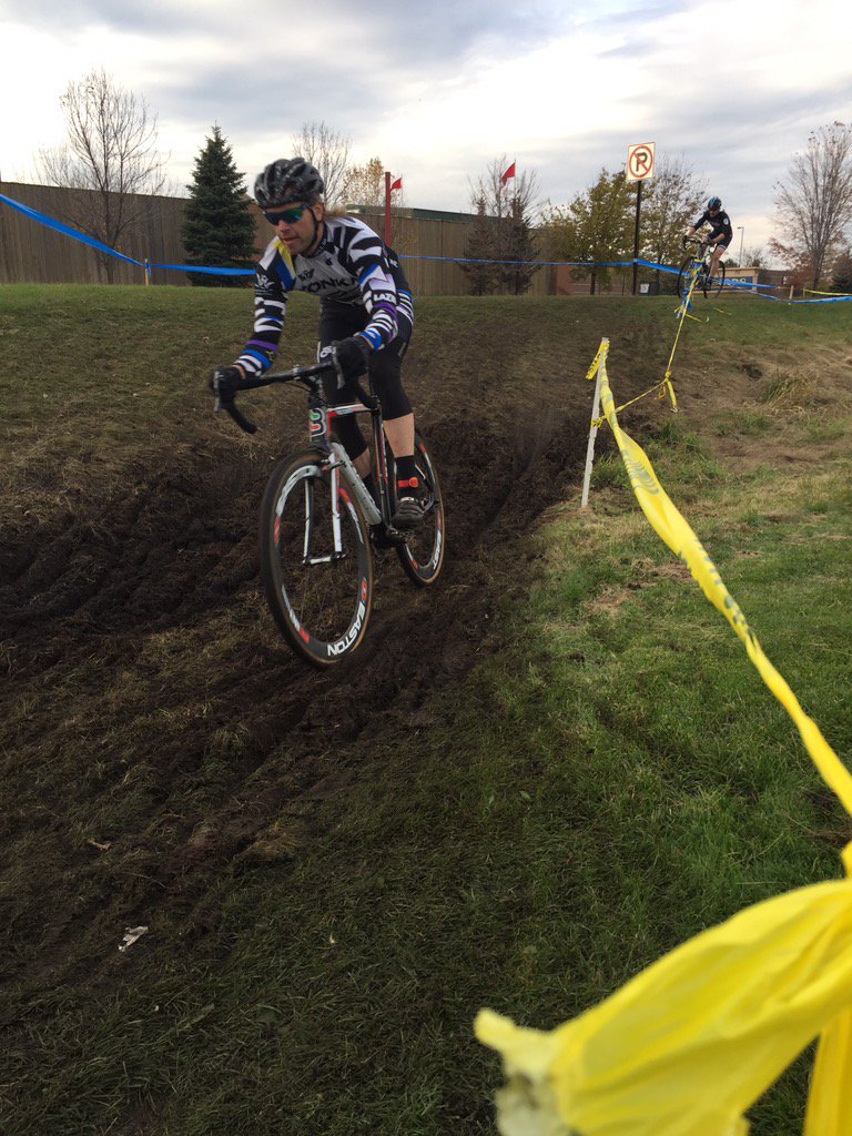 LittleGuyRacing's tweet photo. Commit to the rut! @fastfreddy1 in the lead! https://t.co/8RaiFgp1B4