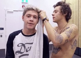 1D_Update2015's tweet photo. RETWEET IF YOU LOVE NARRY #EMABiggestFans1D https://t.co/VbynBDKnQC