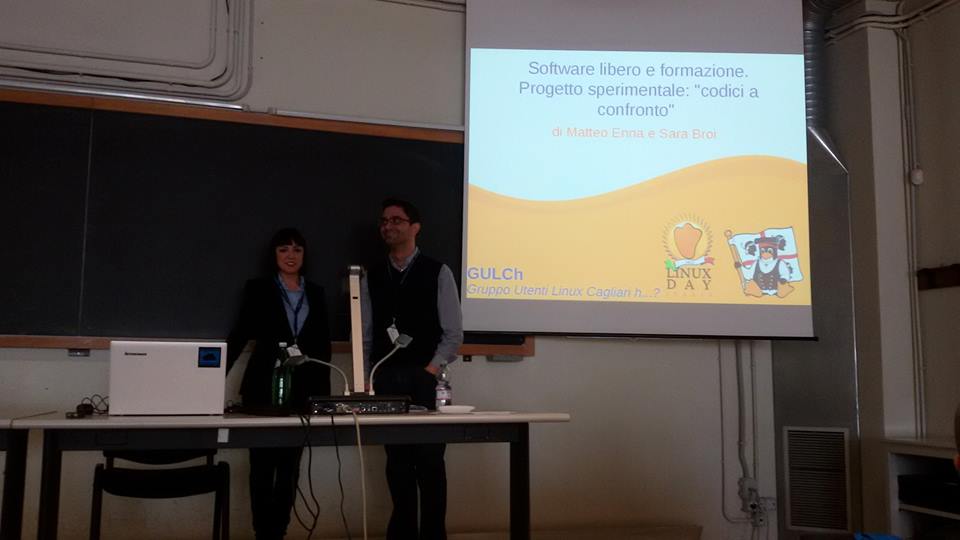 DarwixLab's tweet photo. Attimi sorridenti al Linux Day di #Cagliari durante la presentazione  di codici a confronto.
#linuxday2015 #linuxday https://t.co/hWrC4Lsbxh