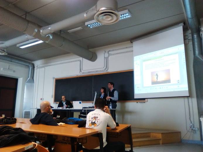 DarwixLab's tweet photo. Attimi sorridenti al Linux Day di #Cagliari durante la presentazione  di codici a confronto.
#linuxday2015 #linuxday https://t.co/hWrC4Lsbxh