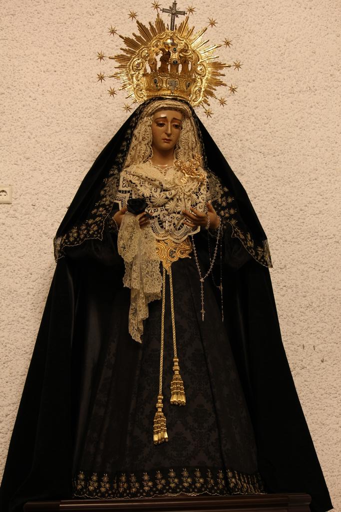 H_ColumnaRonda's tweet photo. Nuestra Señora de la Esperanza de luto para la Festividad de todos los Santos. https://t.co/vHLiOYbFwc