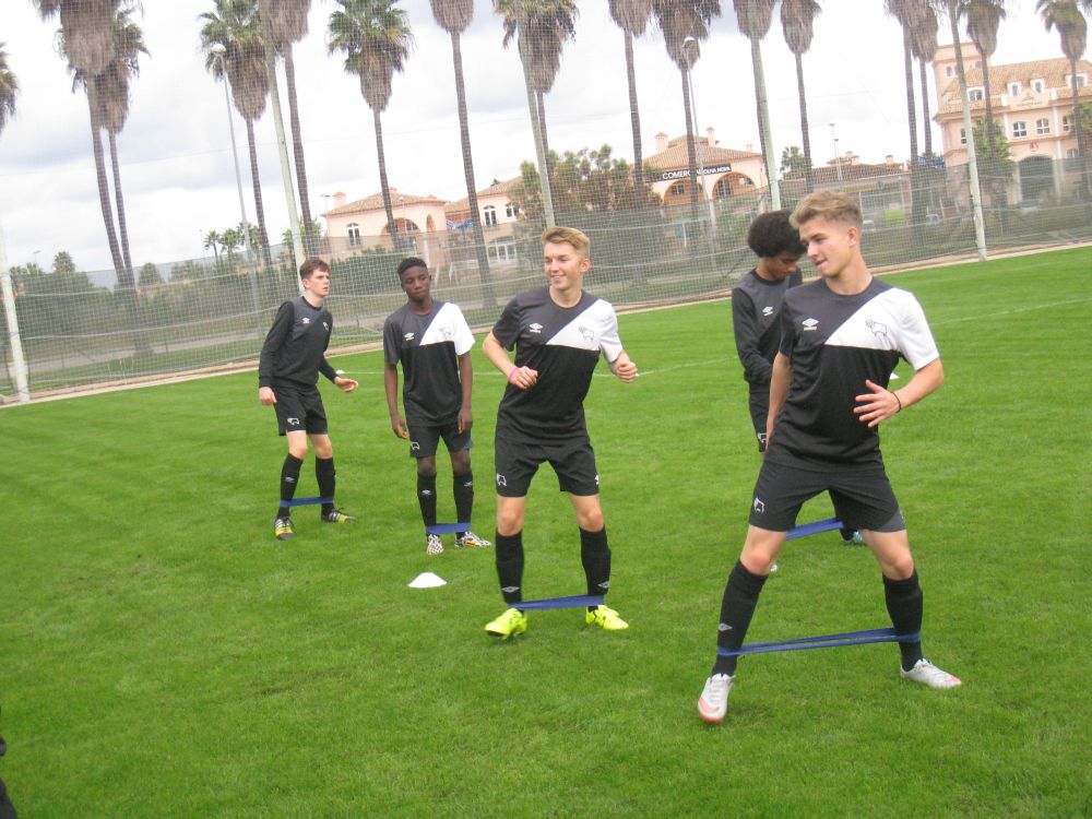 dcfcofficial's tweet photo. ACADEMY: Here's a few pictures of #DCFCU16s during their first training session as part of their tour of Spain https://t.co/I5x1woP2PX
